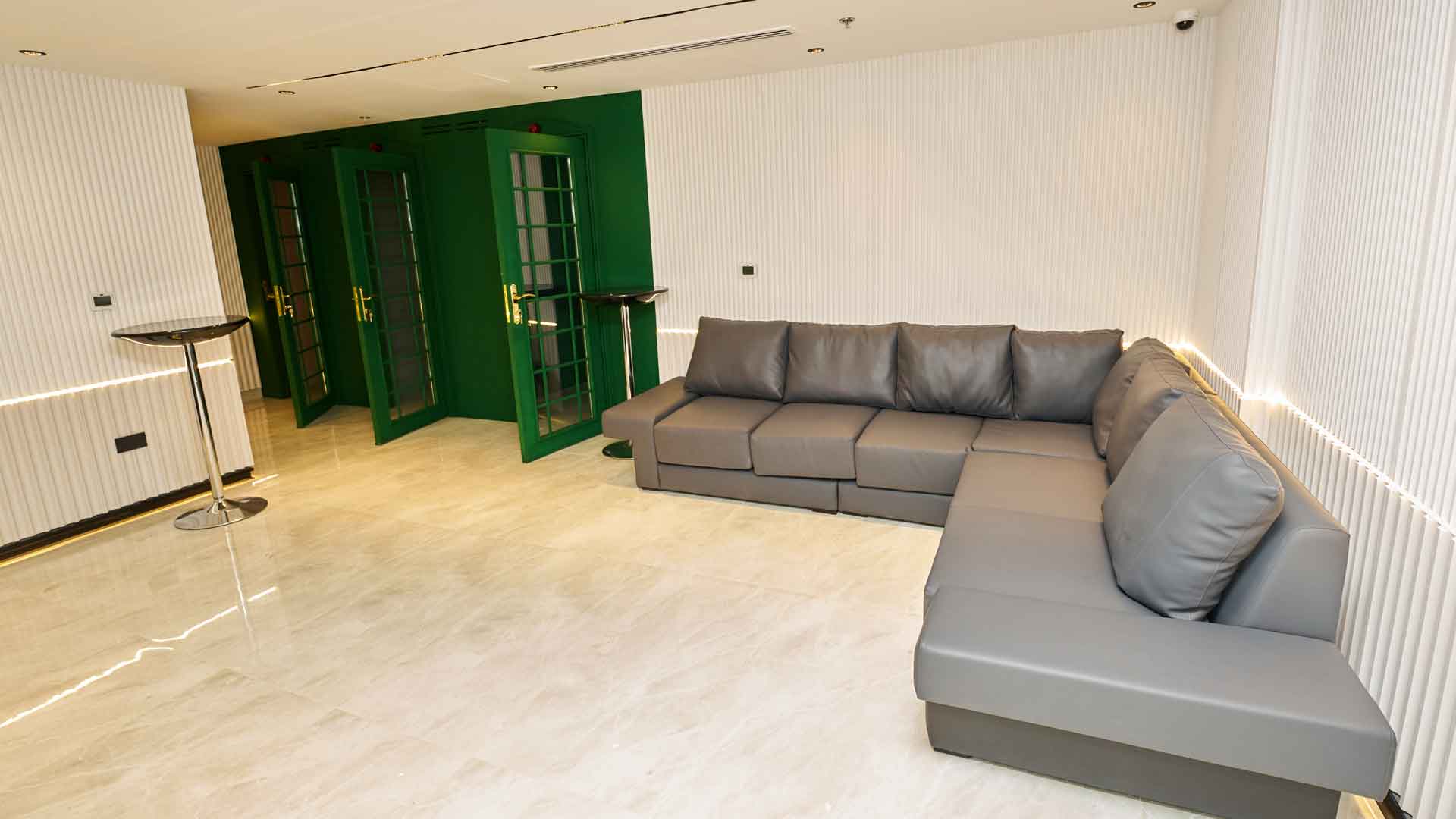 Office-fit-out-in-dubai-14